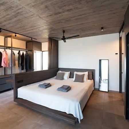 Golden Sun Luxury Adults Only Apartment